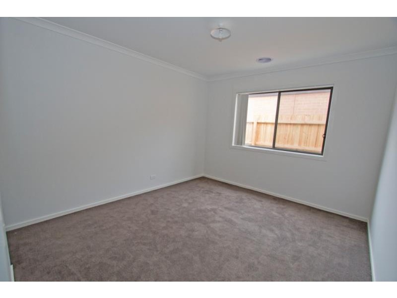 27 Burswood Circuit, Melton West VIC 3337