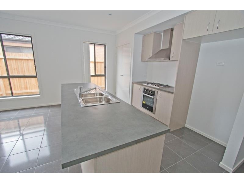 27 Burswood Circuit, Melton West VIC 3337