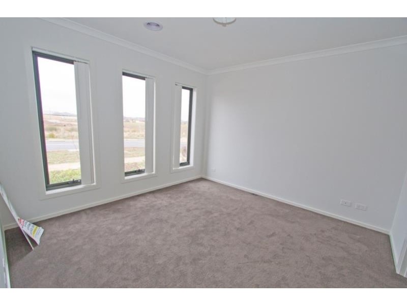 27 Burswood Circuit, Melton West VIC 3337