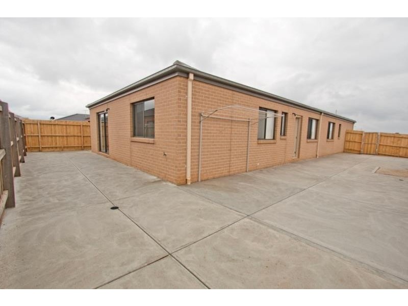 27 Burswood Circuit, Melton West VIC 3337