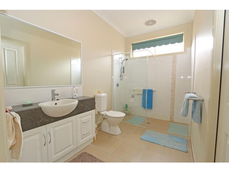 1/56 Henry Street, Melton VIC 3337