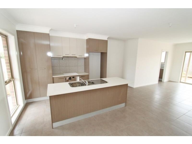 4/6 The Embankment, Kurunjang VIC 3337