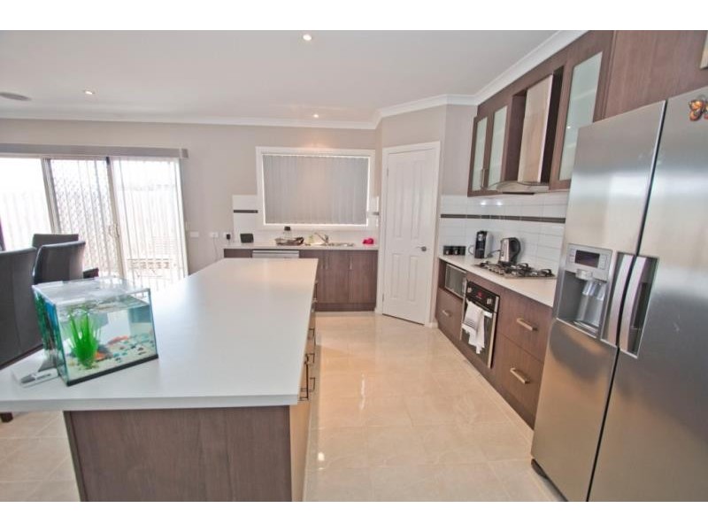 17 Wakefields Drive, Brookfield VIC 3338