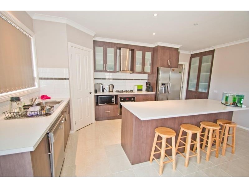 17 Wakefields Drive, Brookfield VIC 3338