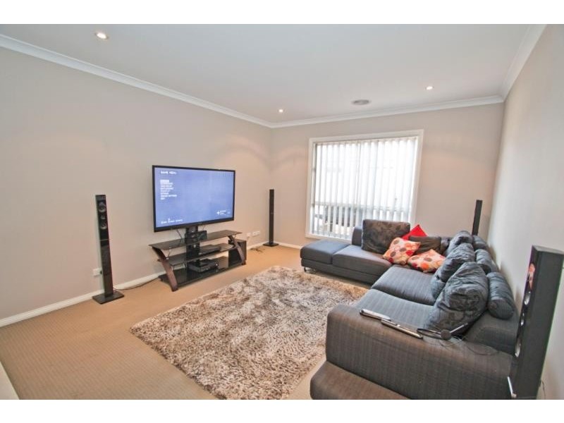 17 Wakefields Drive, Brookfield VIC 3338