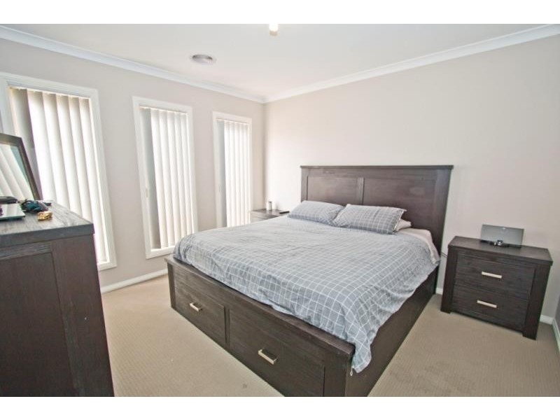 17 Wakefields Drive, Brookfield VIC 3338
