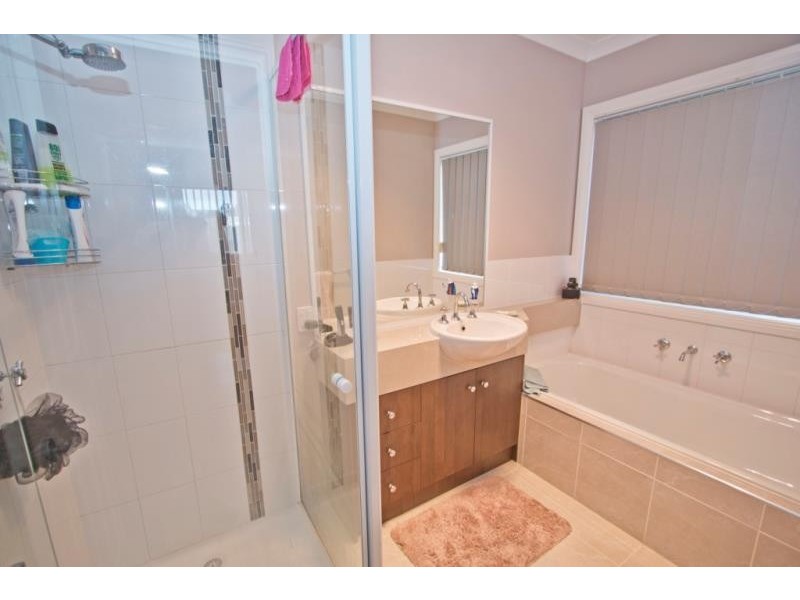 17 Wakefields Drive, Brookfield VIC 3338
