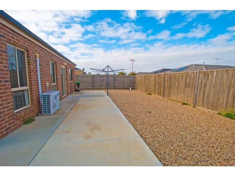 17 Wakefields Drive, Brookfield VIC 3338