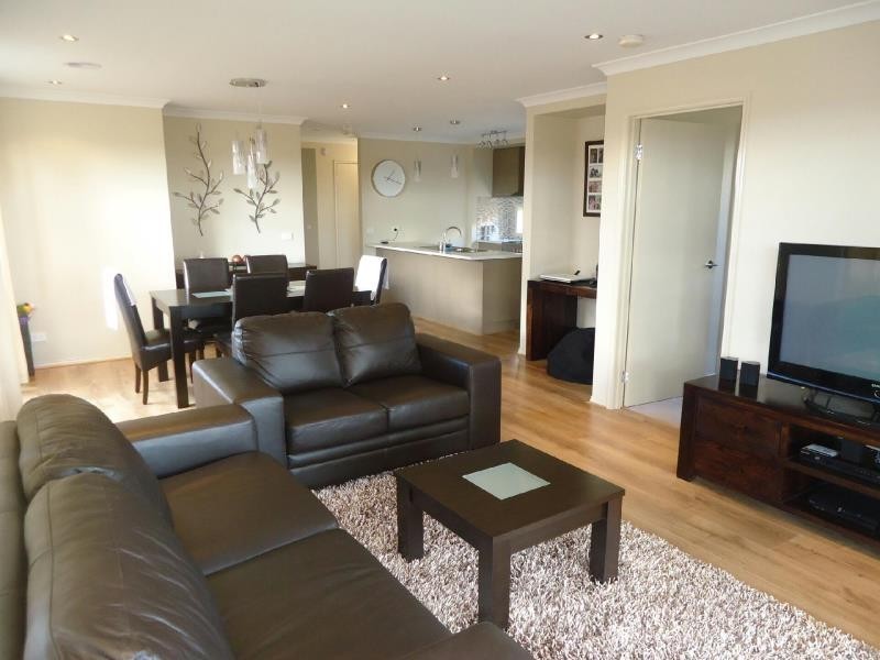 42 Avonmore Way, Melton South VIC 3338