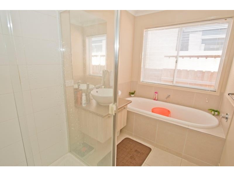 42 Avonmore Way, Melton South VIC 3338