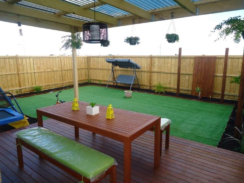 42 Avonmore Way, Melton South VIC 3338