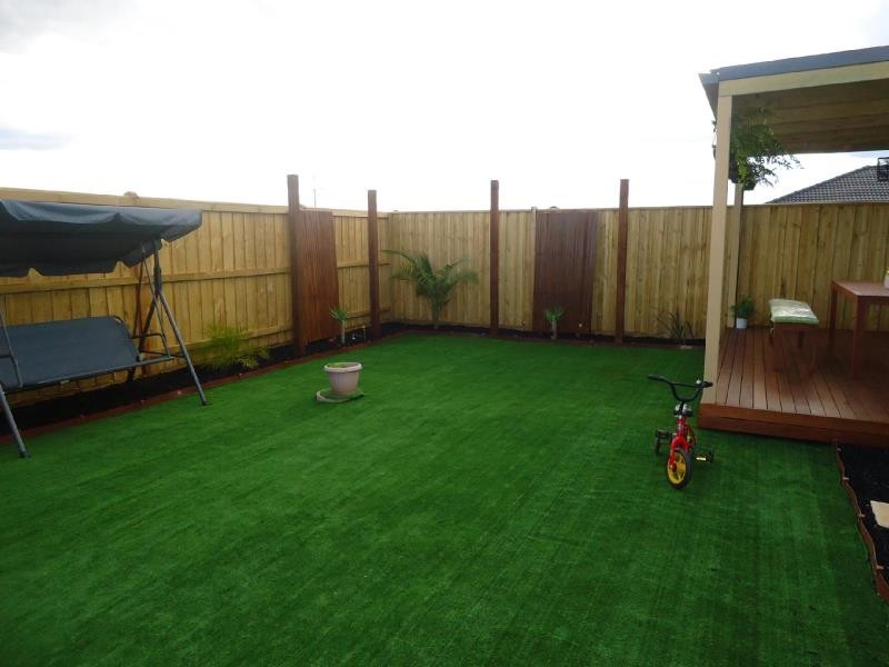 42 Avonmore Way, Melton South VIC 3338