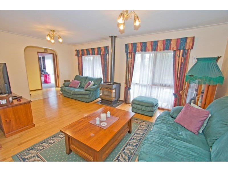 86 Hilton Way, Melton West VIC 3337