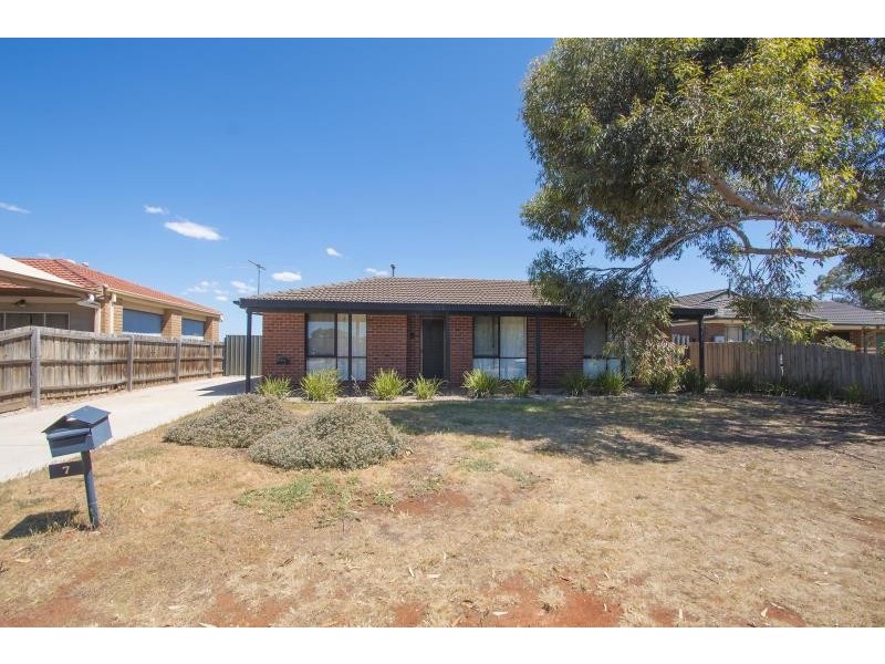 7 Strachan Place, Melton South VIC 3338