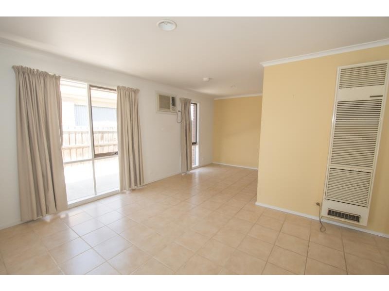 7 Strachan Place, Melton South VIC 3338