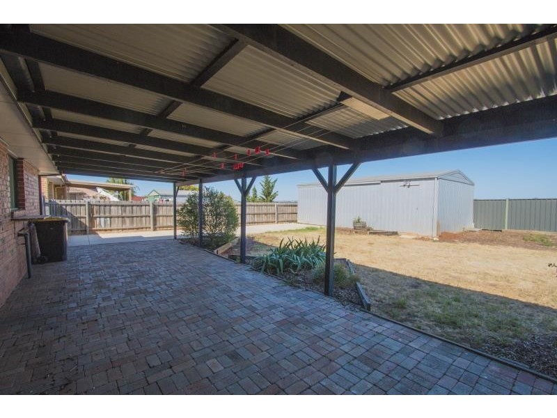 7 Strachan Place, Melton South VIC 3338