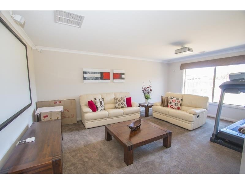 16 Dianella Court, Brookfield VIC 3338