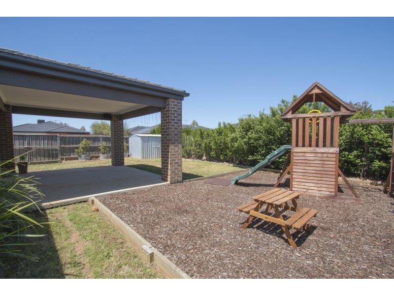 16 Dianella Court, Brookfield VIC 3338