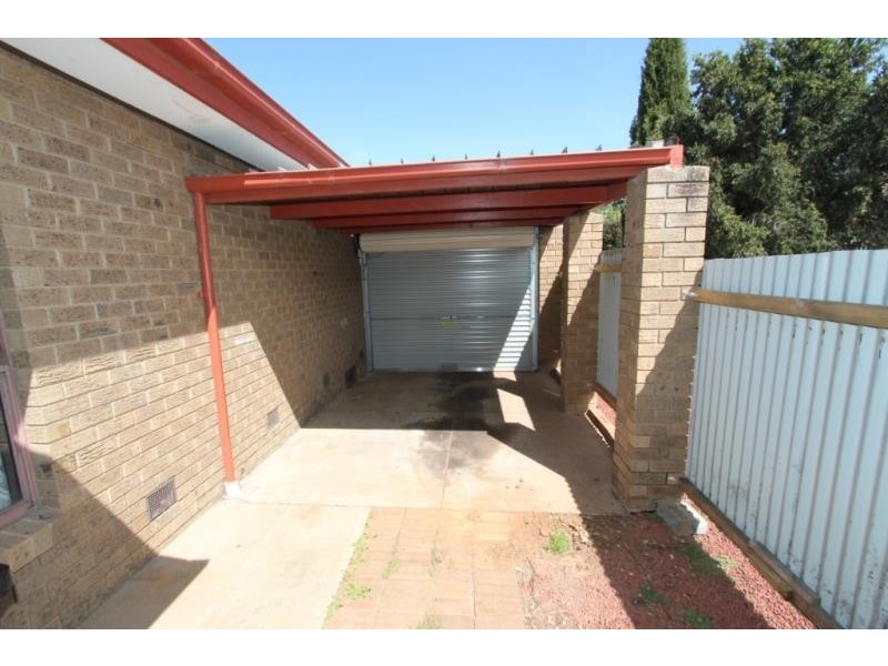 4/7 Raymond Street, Melton South VIC 3338