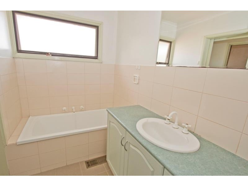 28 Rathdowne Circuit, Melton West VIC 3337