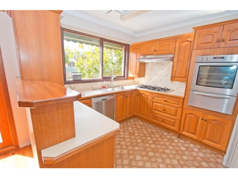 28 Rathdowne Circuit, Melton West VIC 3337