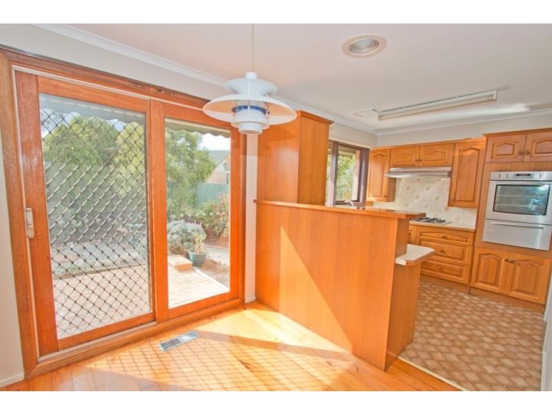 28 Rathdowne Circuit, Melton West VIC 3337