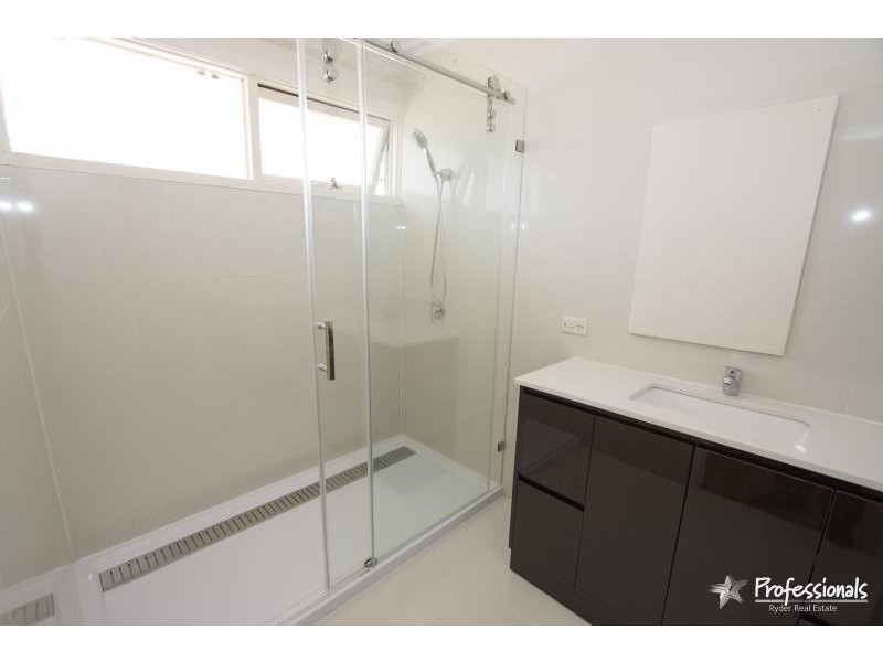 9 Hudson Place, Melton VIC 3337