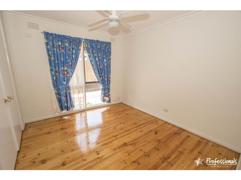 9 Hudson Place, Melton VIC 3337