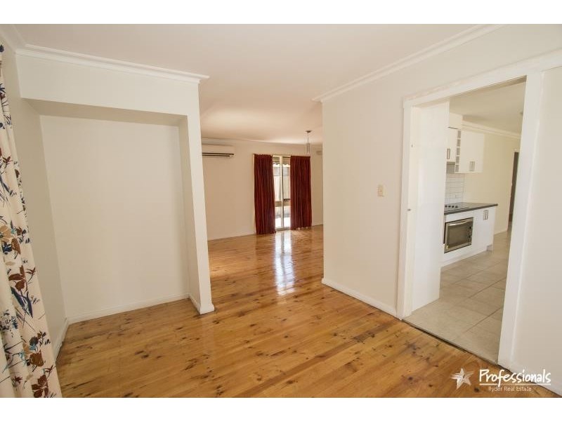 9 Hudson Place, Melton VIC 3337