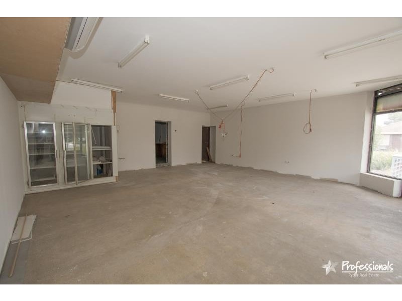 16 Morris Street, Melton South VIC 3338