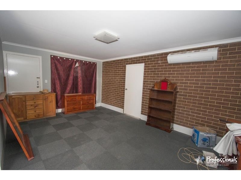 16 Morris Street, Melton South VIC 3338