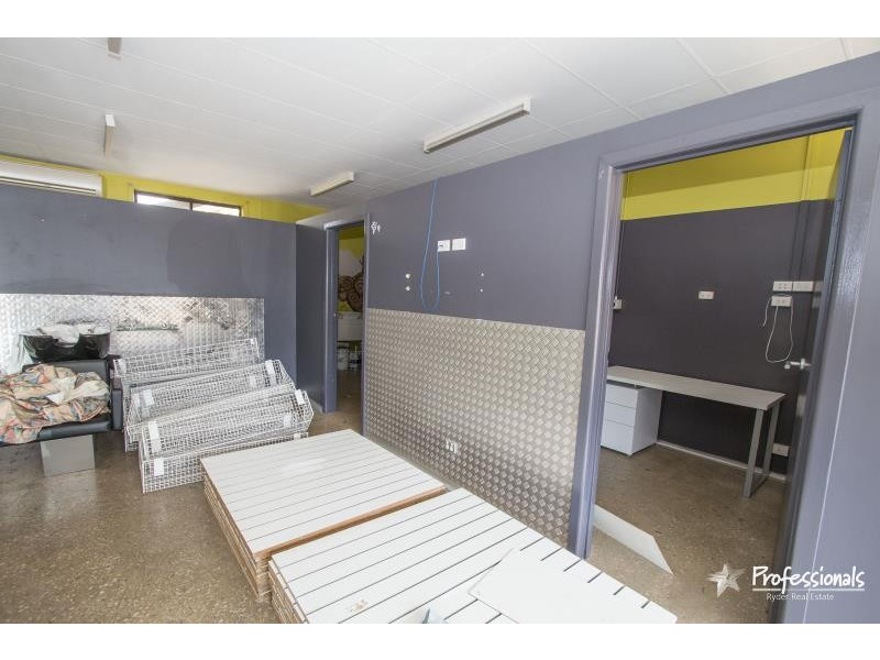 18 Morris Street, Melton South VIC 3338