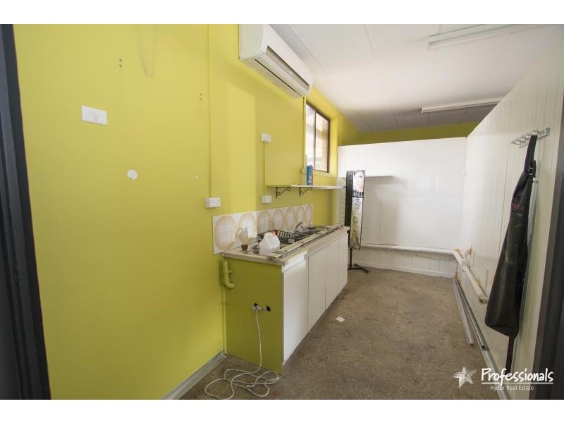 18 Morris Street, Melton South VIC 3338