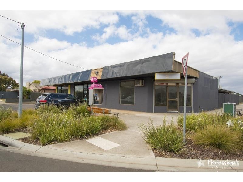 16 Morris Street, Melton South VIC 3338