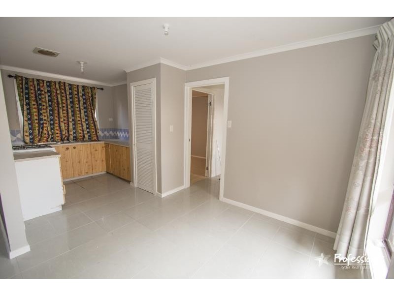 16 Morris Street, Melton South VIC 3338