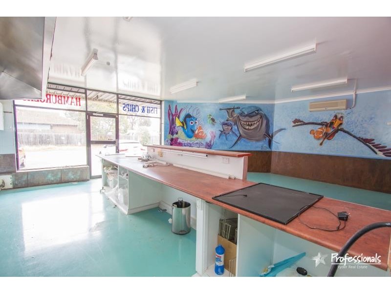 16 Morris Street, Melton South VIC 3338