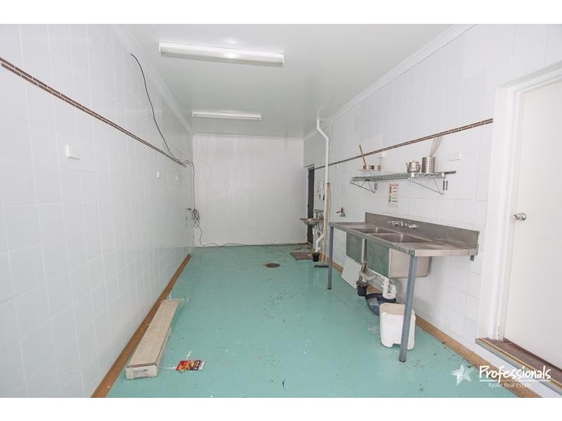 16 Morris Street, Melton South VIC 3338