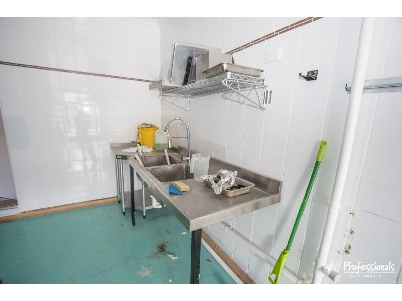 16 Morris Street, Melton South VIC 3338