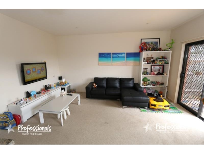 27/62 Andrew Street, Melton South VIC 3338