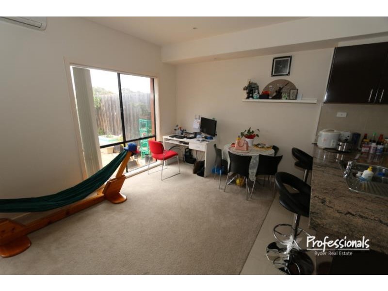 27/62 Andrew Street, Melton South VIC 3338