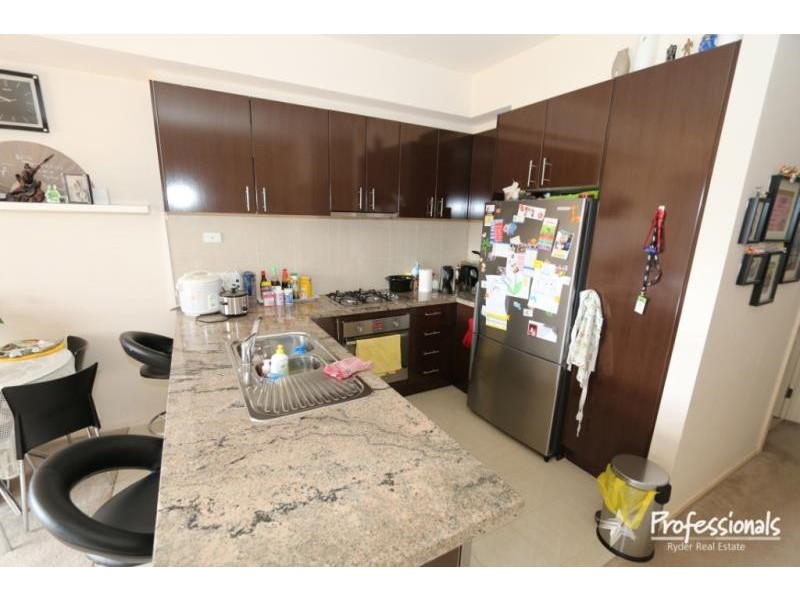 27/62 Andrew Street, Melton South VIC 3338