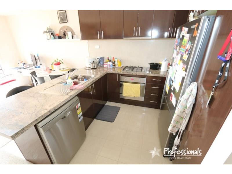 27/62 Andrew Street, Melton South VIC 3338