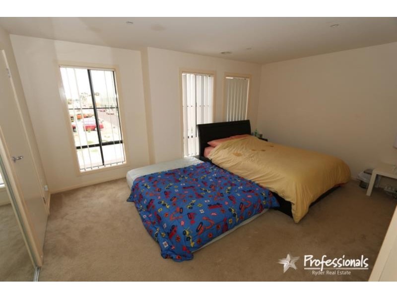 27/62 Andrew Street, Melton South VIC 3338