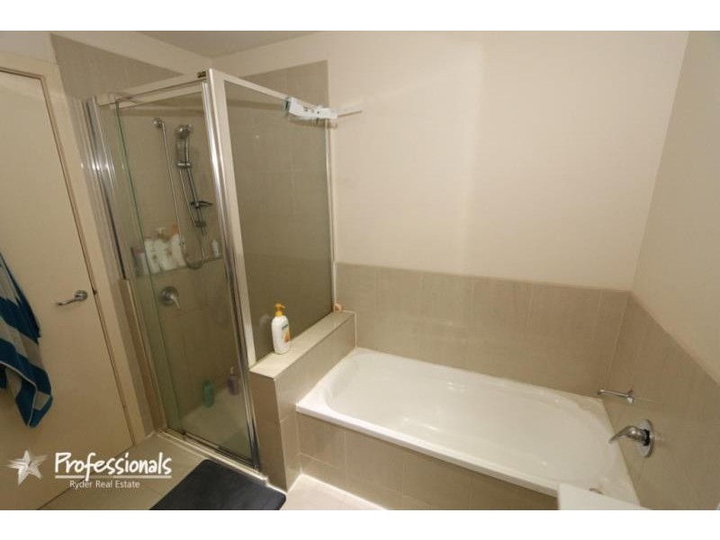 27/62 Andrew Street, Melton South VIC 3338