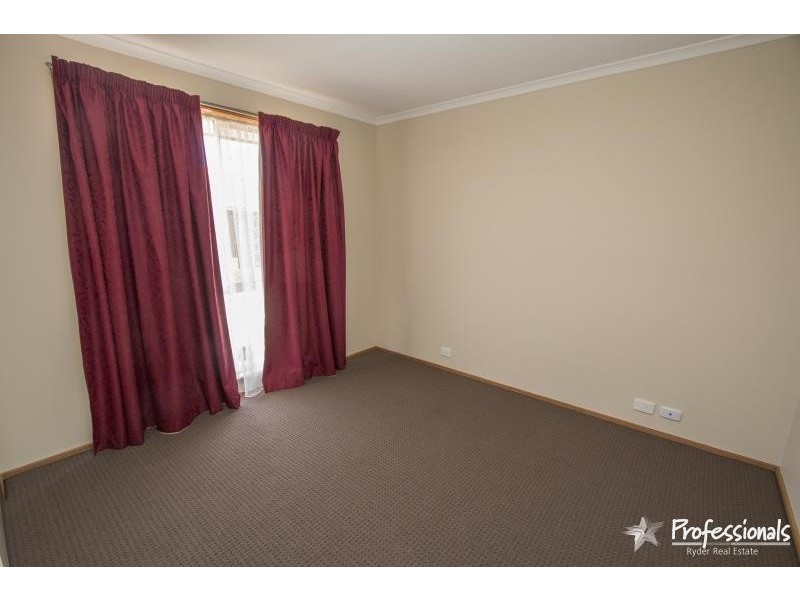 8/43 Wickham Street, Melton South VIC 3338
