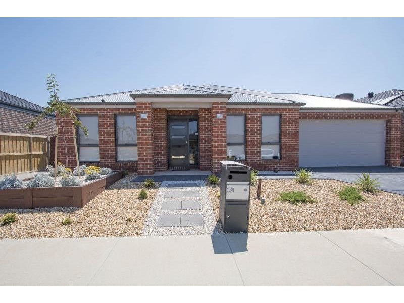 12 Moor Park Avenue, Melton West VIC 3337
