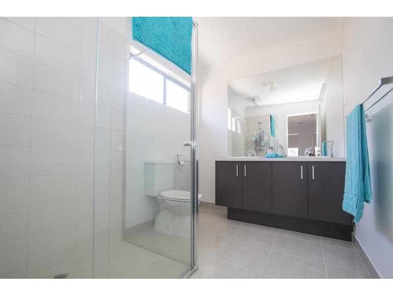 12 Moor Park Avenue, Melton West VIC 3337