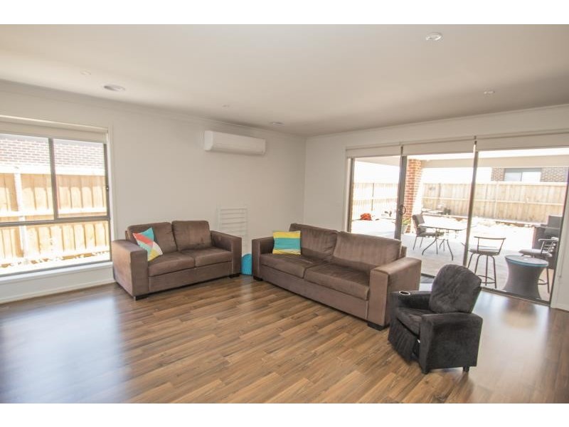 12 Moor Park Avenue, Melton West VIC 3337