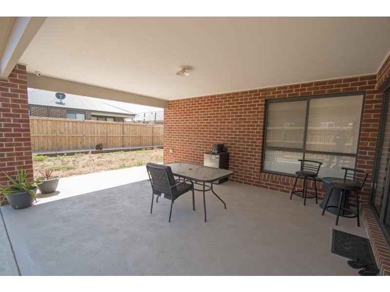 12 Moor Park Avenue, Melton West VIC 3337