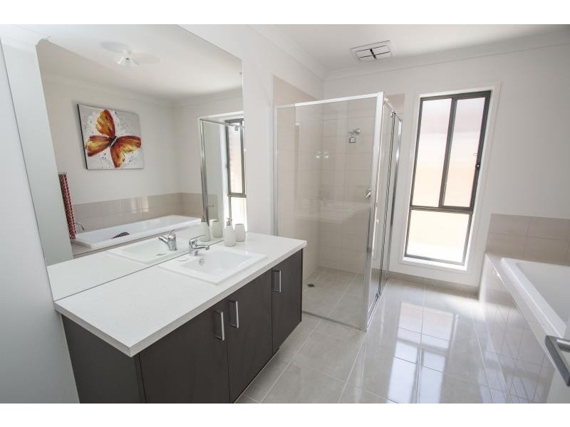 12 Moor Park Avenue, Melton West VIC 3337